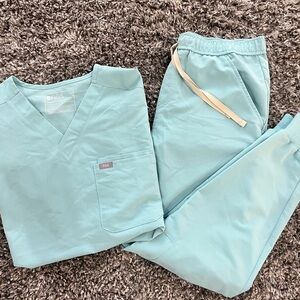 Figs Medium Light Blue Scrub Set